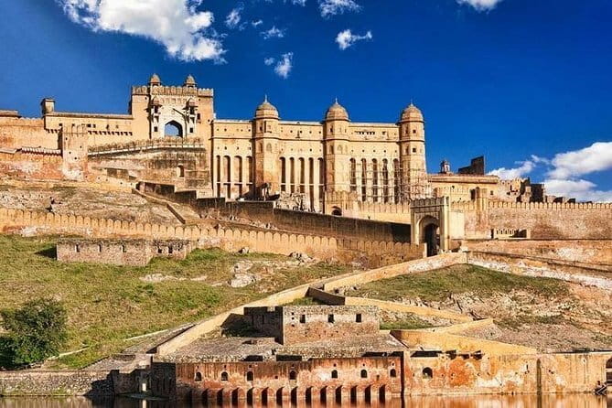 Jaipur Heritage and Old Market Shopping Tour - Johri Bazaar and Hawa Mahal: landmark views and serious shopping energy