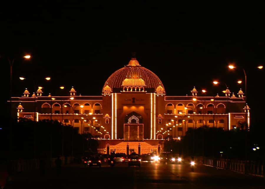 Jaipur: Heritage Evening Tour with Monkey Temple Sunset - Raj Mandir Cinema: a grand finish to the evening