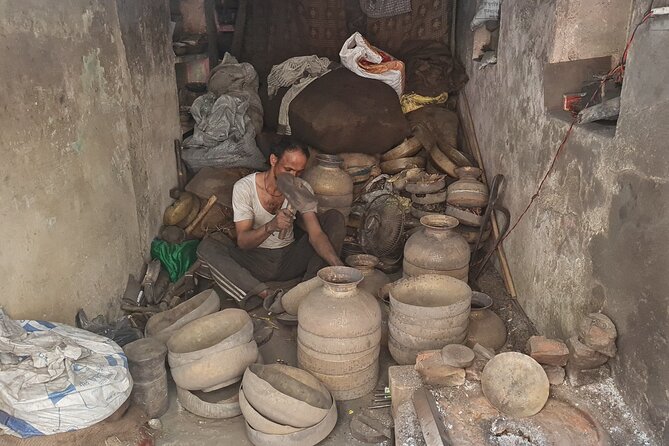Jaipur Heritage Walk - Artisans | Bazaars | Culinary | Temples (Awarded) - Maniharo Ka Rasta: a live bangle demo you can actually follow