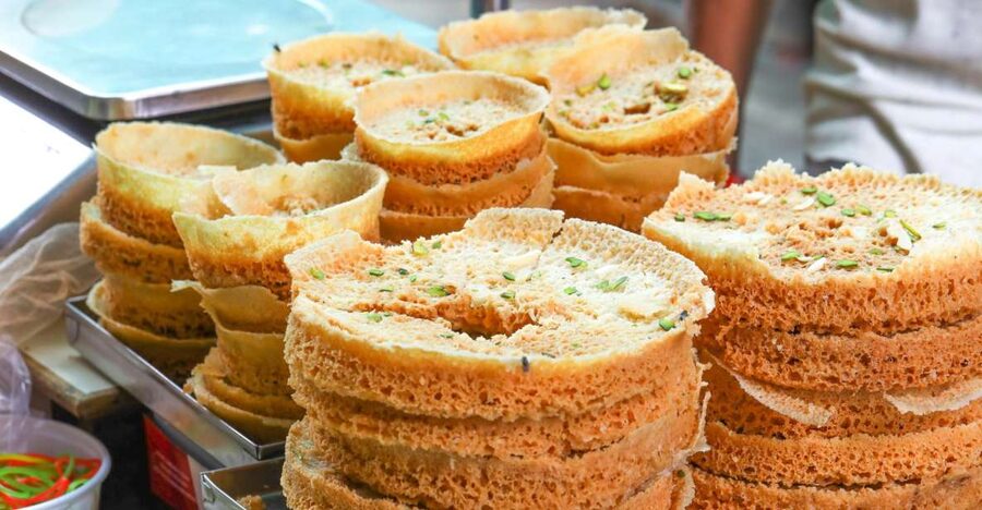 Jaipur: History Street Food Tour with Local Guide - Meeting at Golcha Cinema and keeping the walk stress-free
