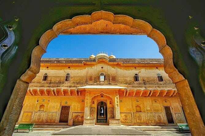 Jaipur Nahargarh Fort Sunrise or Sunset Tour with Flower Market - Getting there: pickup, vehicle type, and comfort level