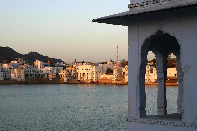 Jaipur Nahargarh Fort Sunset and Night City Tour - Walking the Pink City streets: lights, gates, and artisan energy