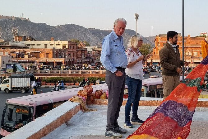 Jaipur No Shopping Guided Sightseeing Tour with Heritage Walk - City Palace and Hawa Mahal: royalty in stone and windows