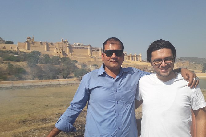 Jaipur Pink City Sightseeing by Holymont Tours - Hawa Mahal: honeycomb windows and a fast, colorful start