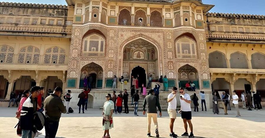 Jaipur Private City Tour with Hotel Pick-Up & Drop 4 - 8 Hrs - City Palace + Jantar Mantar: royalty and science in the same stretch