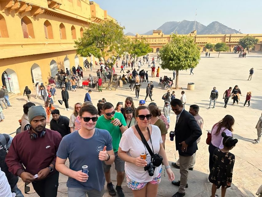Jaipur Private City Tour with Hotel Pick-Up & Drop 4 - 8 Hrs - Hawa Mahal photo stop: how to make the most of a quick moment