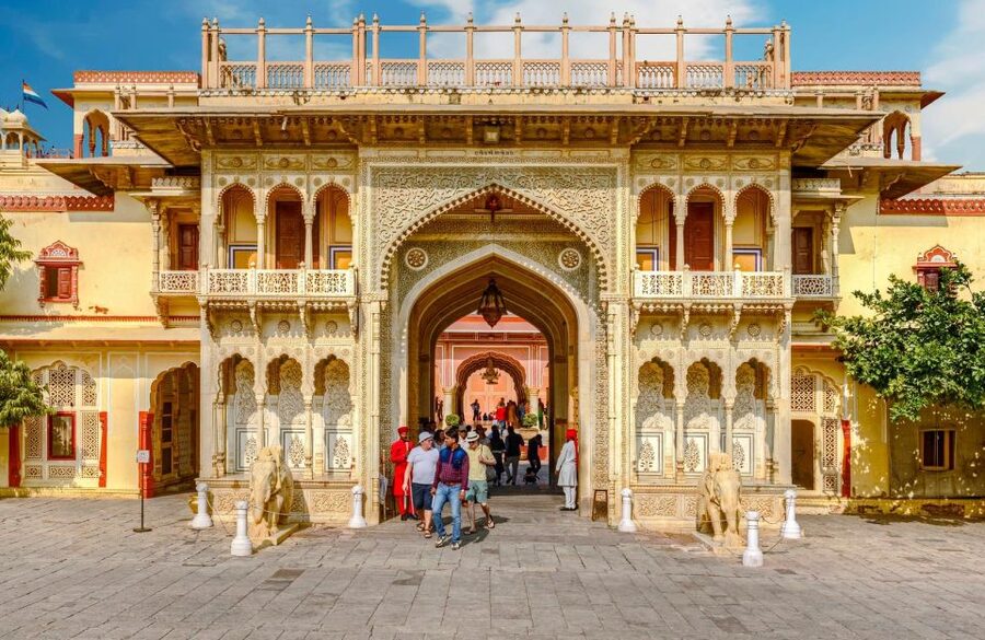 Jaipur: Private Full-Day City Tour by Tuk-Tuk or Car - Panna Meena ka Kund stepwell: 30 minutes of calm and geometry