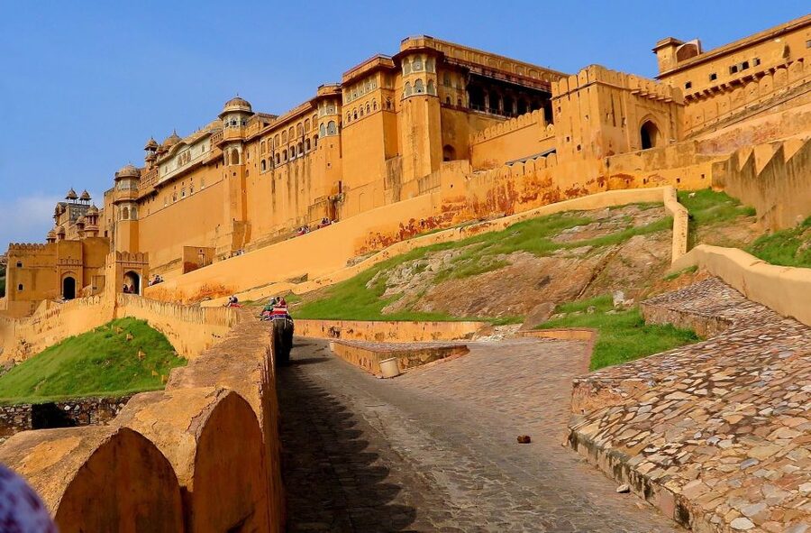 Jaipur: Private Full-Day City Tour by Tuk-Tuk or Car - City Palace (2 hours): royal rooms turned into a museum