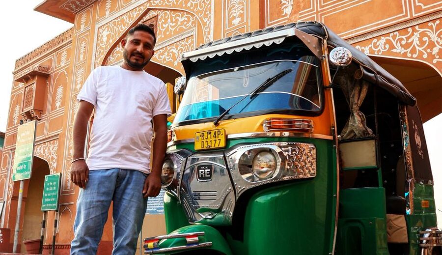 Jaipur: Private Full-Day City Tour By Tuk-Tuk with Pick-Up - Jal Mahal on Man Sagar Lake: pretty views, short stop
