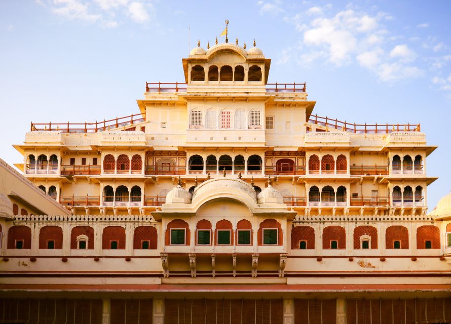 Jaipur: Private Full Day Sightseeing Tour By Car with Guide - Lunch and energy management in the middle of the day