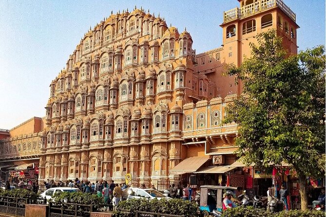 Jaipur Private Full-Day Sightseeing Tour by Tuk-Tuk with Pickup - Albert Hall Museum and Indo-Saracenic style in Ram Niwas Garden