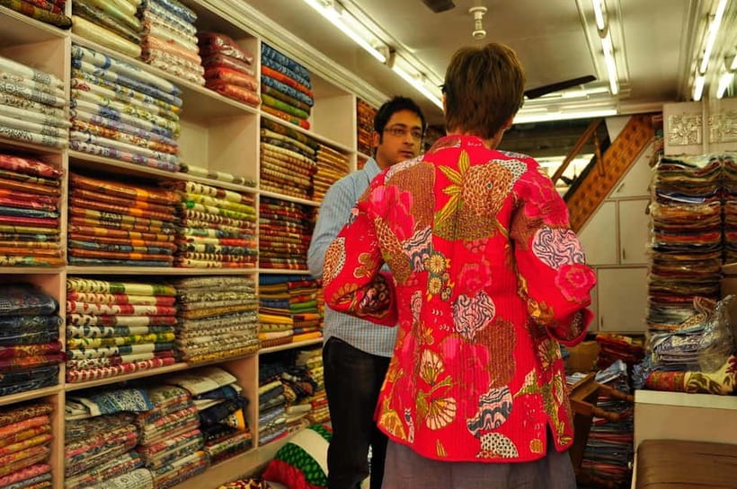 Jaipur: Private Shopping Tour with Block Printing Workshop - Guide quality: patience, tailoring, and clear English