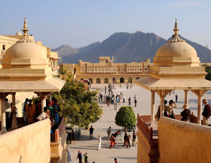 Jaipur Sightseeing by Tuk-Tuk: Temples, Palaces & Markets - Jal Mahal at Man Sagar Lake: a quick pause with big photo payoff