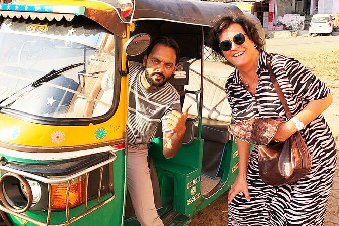 Jaipur Tour by Tuk-Tuk or Car with Flower Market - Jal Mahal views and Royal Gaitor’s chhatris