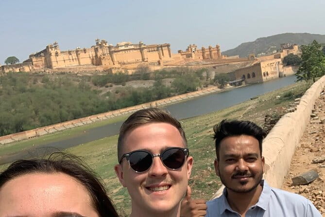 Jaipur Tuktuk Local Sightseeing Day Tour - Stop 1: Hawa Mahal (Palace of Winds) and what to notice