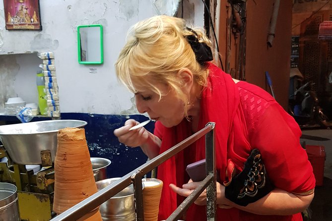 Pink City Plates: Food Walk Through Jaipur’s unique Eateries - Sahu tea shop and clay-pot chai: comfort you can track with your senses