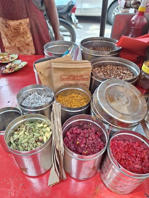 Pink City Walking Tour With Us ( A Haritage Walk in Jaipur) - Govind Dev Ji Temple and the Krishna ceremony stop