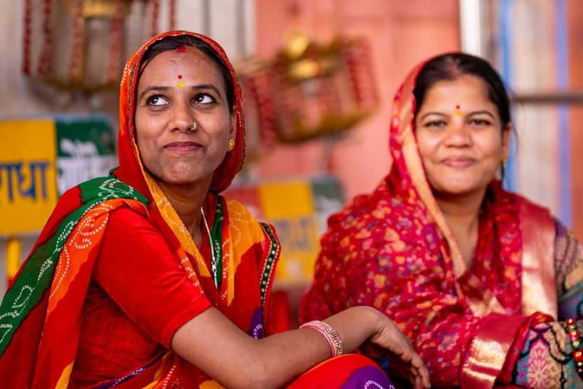 Pink City Walking Tour With Us ( A Haritage Walk in Jaipur) - Tripolia Bazar: long market walk before you return to Hawa Mahal
