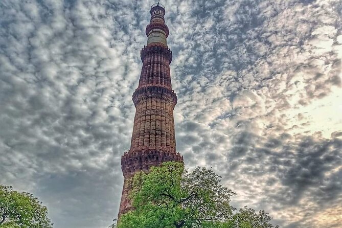 Private 6-Day Golden Triangle Tour: Delhi, Agra, Jaipur by Car - Delhi at street level: Old Delhi rickshaws, Mughal sites, and Akshardham