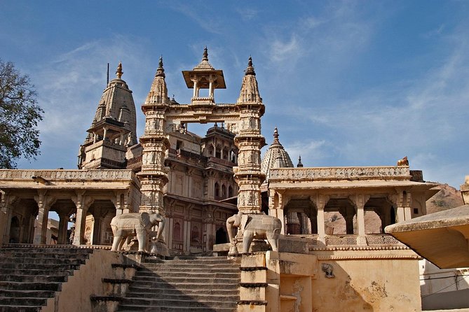Private 6 Hours: Jaipur Temples Tour - Stop 1: Govind Devji Temple and the feeling of Krishna devotion