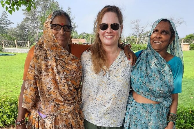 Private Day Tour of Jaipur with a Guide and Including Lunch - Amber Fort: red-and-white scale and the big-hill payoff