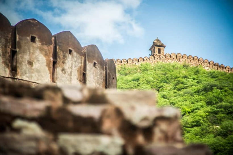 Private Full-Day Jaipur Guided Tour with Monkey Temple - City Palace and Jantar Mantar: royal life meets early science