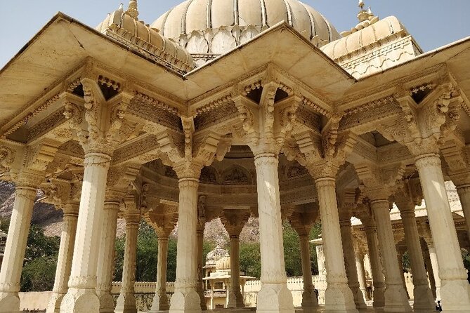 Private Full-Day Sightseeing Tour of Jaipur’s Heritage by Car - Getting picked up, staying comfortable, and keeping the day efficient