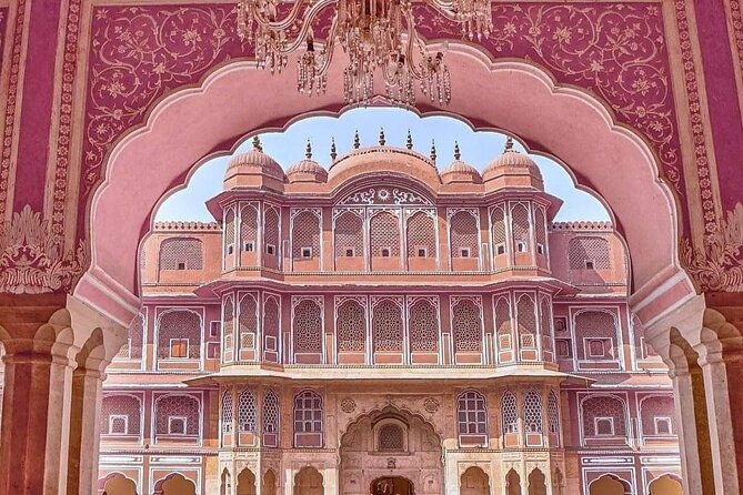 Private Guided Jaipur Tour: Amber Fort,City Palace, Water Palace - Hawa Mahal: fast views, big details, and 953 windows