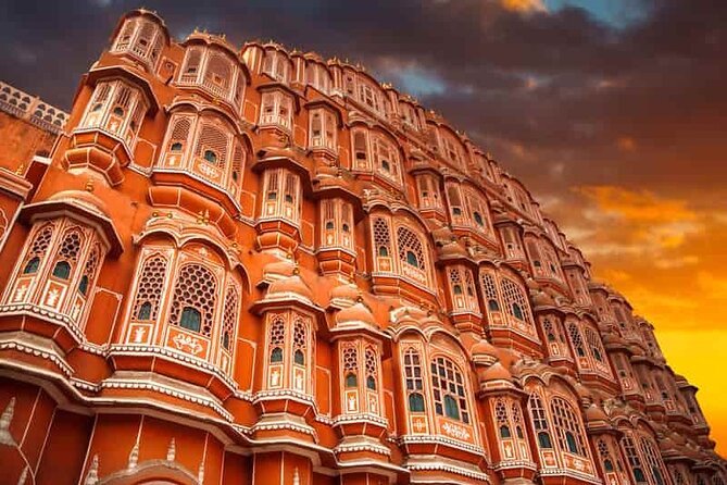 Private Guided Jaipur Tour: Amber Fort,City Palace, Water Palace - City Palace: seeing royal life still in the frame