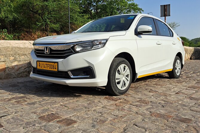 Private Jaipur Arrival Transfer - Airport to Hotel/Accommodation - Comfort in the Car: AC, Water, and Luggage That Fits