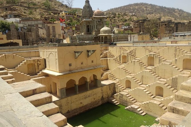 Private Jaipur Full One Day Tour In Pink City With Guide - En Route Stops: Jal Mahal and Panna Meena ka Kund