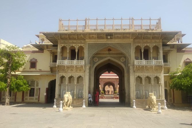 Private Jaipur Full One Day Tour In Pink City With Guide - Stop 1: Hawa Mahal, the Palace of Wind Facade
