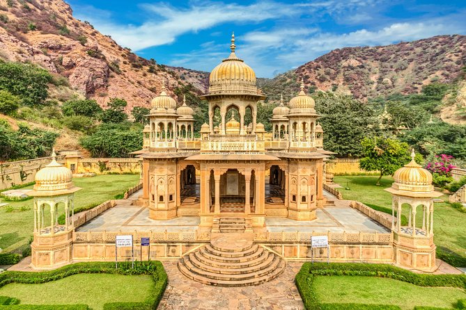 Private Jaipur Sightseeing Tour by Tuk-Tuk - Jal Mahal: the Water Palace photo break with a seasonal twist