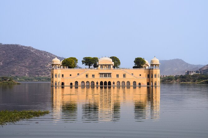 Private Jaipur Tour with Guide & All Entry Tickets - Royal Gaitor Tumbas: Carvings, Temples, and a Quieter Feel
