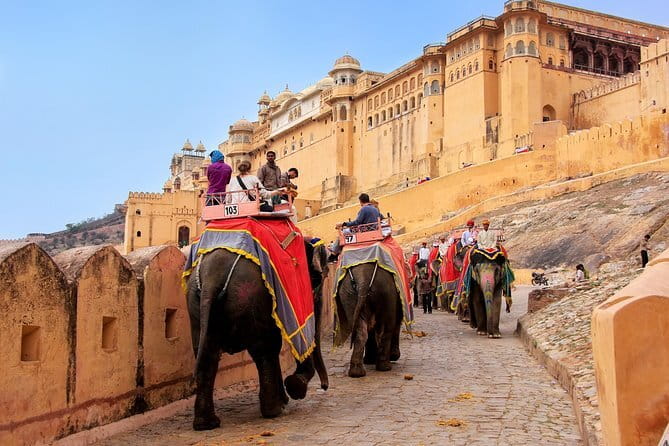 Private Overnight Jaipur City Tour from Delhi - Day 1: Jaigarh Fort, Krishna temples, and Jal Mahal’s pause