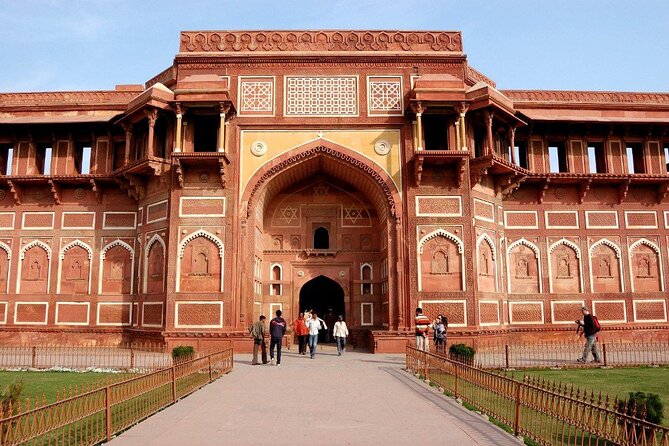 Private Taj Mahal & Abhaneri Stepwell Day Trip from Jaipur - Driver quality and how to make the day feel easier