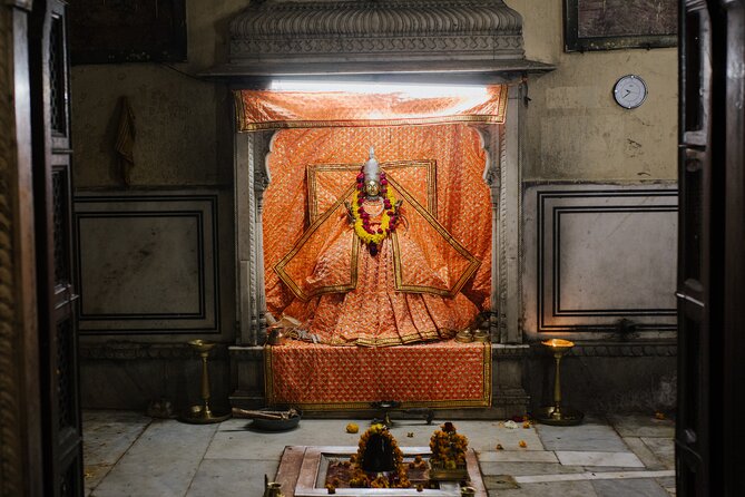 Private Temple Tour in Jaipur w/ Guide, Transportation & Sites - Pink City Side Streets, Heritage Shrines, Tripolia Bazar, and Chai Shopping