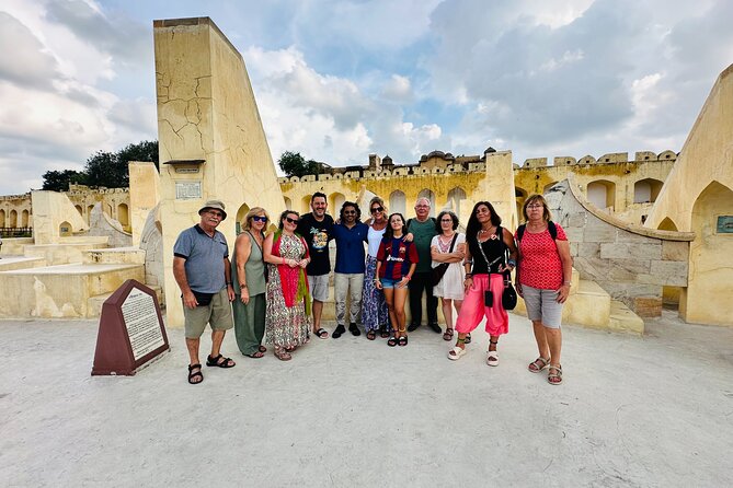 Private Tour of Jaipur with Guide and Driver - Gaitore Ki Chhatriyan: a calm royal cemetery with included entry