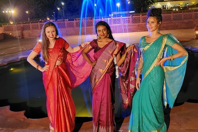 Saree Draping - Timeless elegance of traditional Indian Saree - Your Take-Home Saree Set: Matching Blouse and Petticoat Included