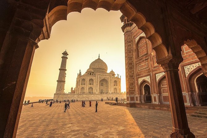 Skip The Line: Taj Mahal Tour From Jaipur With Drop At New Delhi - Agra Fort in 40 minutes: fast but meaningful