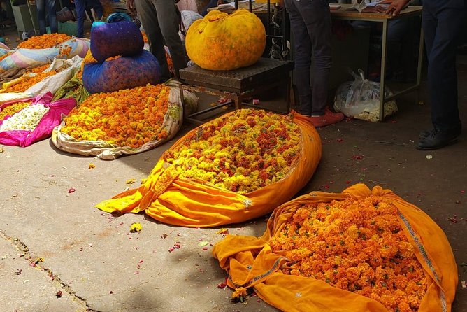 Take in the Beauty of an Early Morning with Fresh Flowers - Why an early-morning flower market beats daytime sightseeing