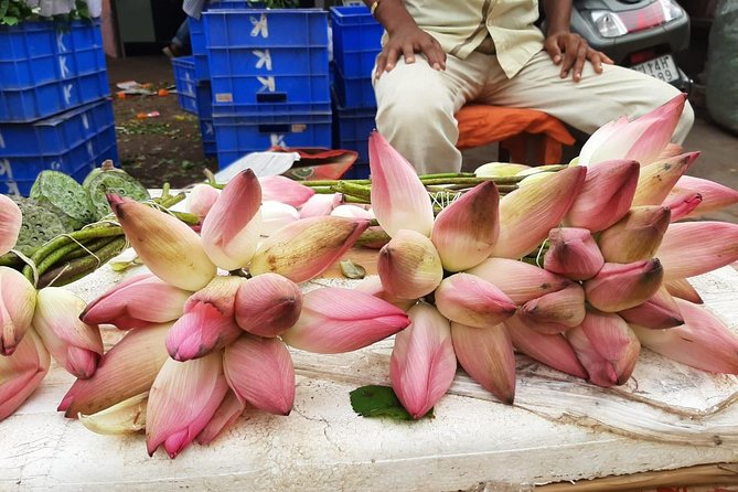 Take in the Beauty of an Early Morning with Fresh Flowers - Group size and guide style: why it feels easy