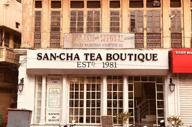 Tea Tasting Session at India's oldest tea boutique : Sancha Tea Boutique - After tasting: browsing 100+ teas without getting lost
